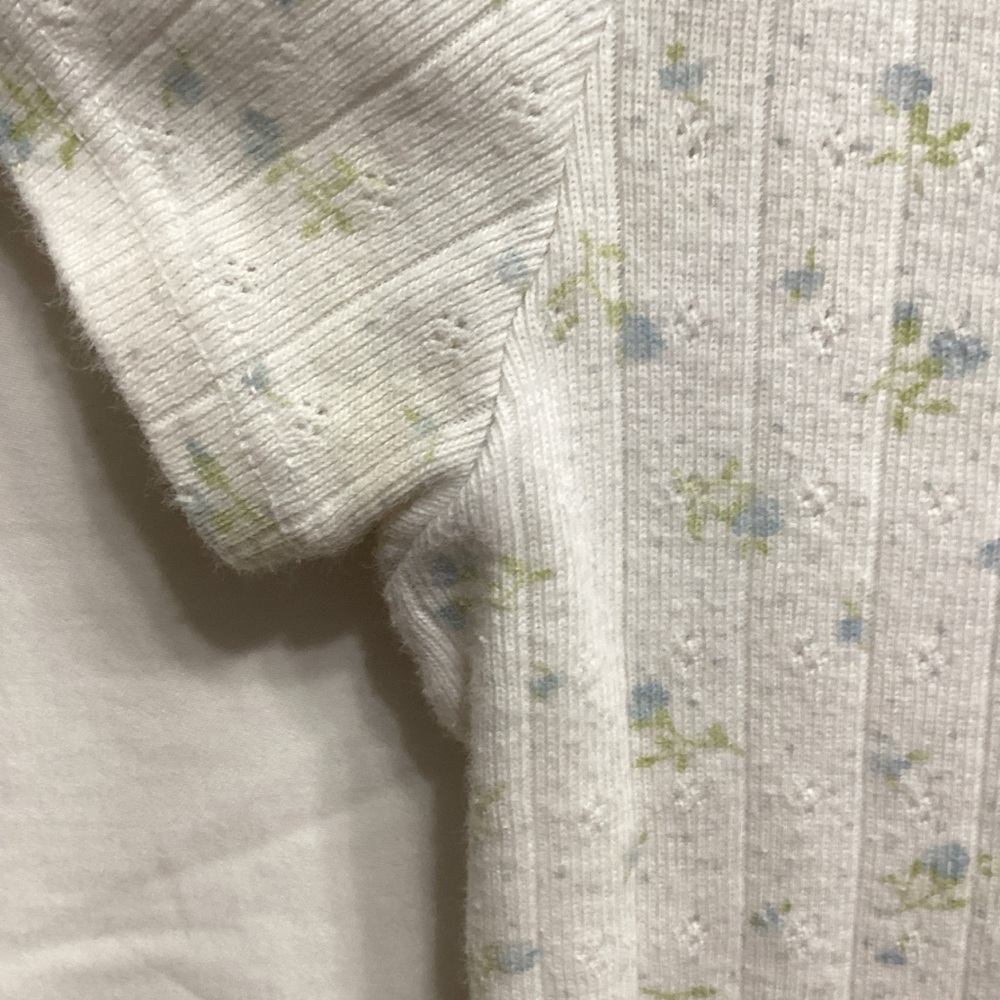 💚Brandy Melville White Floral Button Down Shirt - Picture 6 of 8